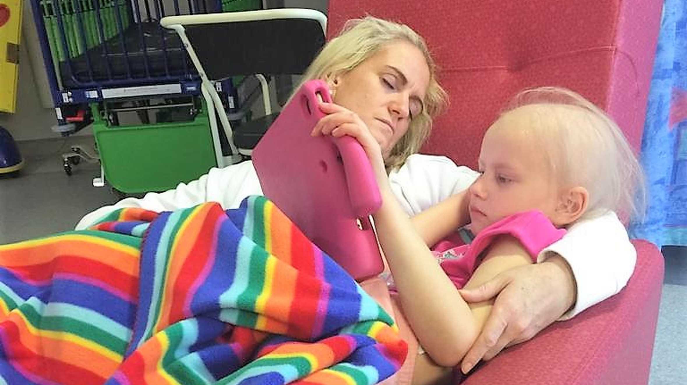 Isla with her mum, Jill in hospital.