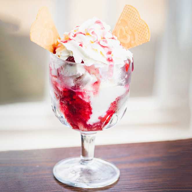 The Sizzling Pubs Eton Mess dessert.