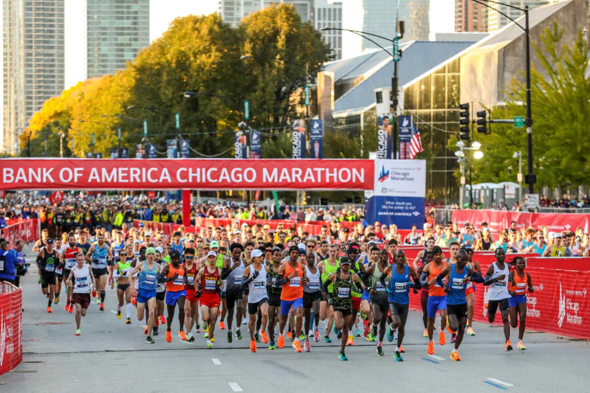 Runners setting off from the start line on the Chicago Marathon.