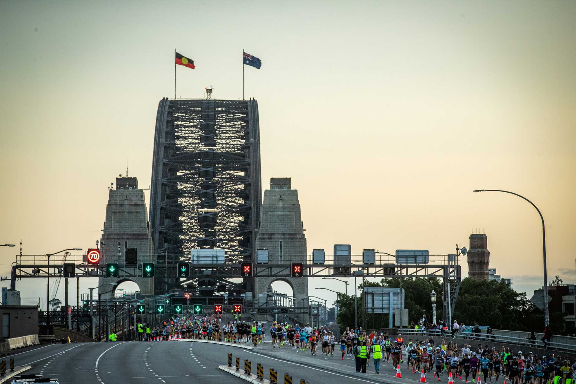 smallA11I6127A_SydMarathon_TBS.jpg
