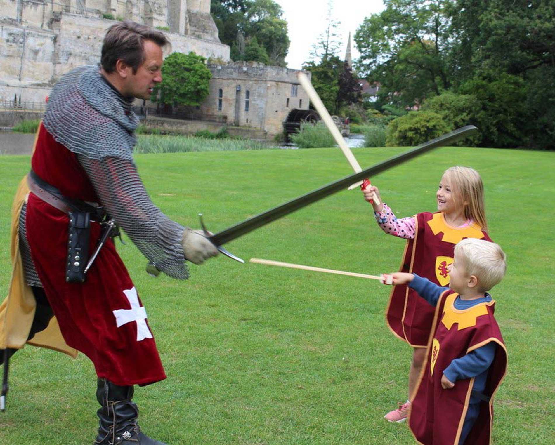 Hunor and his sister, Dorka having a sword fight against a knight in armour.