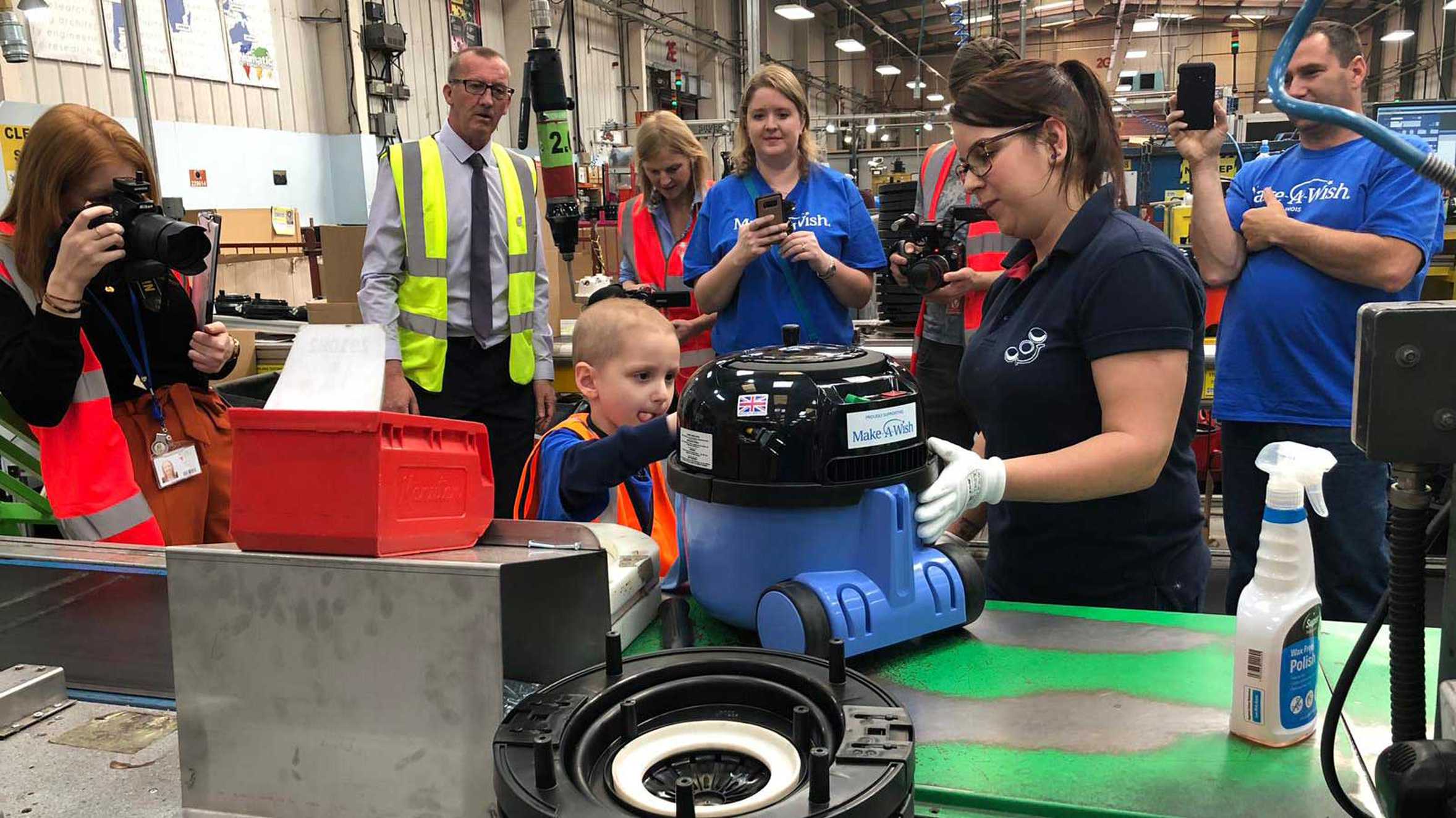 Wish child Erik, building his Henry vacuum cleaner